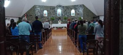 FiÃ©is participam da segunda noite de TrÃ­duo em honra ao Senhor Bom Jesus na Comunidade de Campo Mendes 